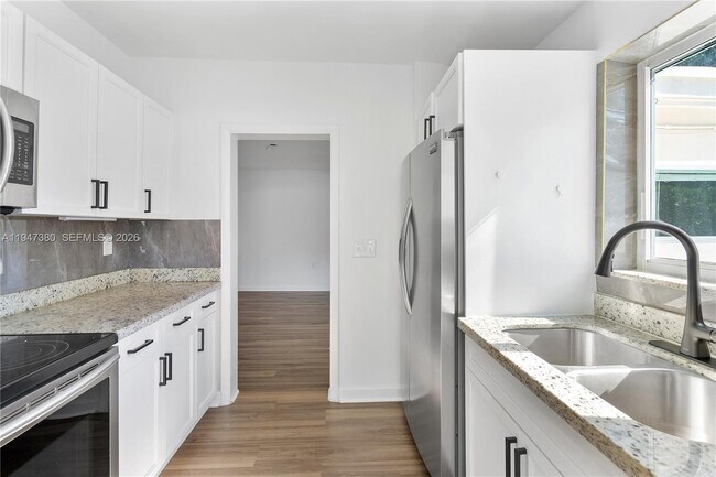 Foto del edificio - 2350 SW 26th St