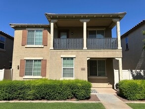 Building Photo - 957 S Almira Ave