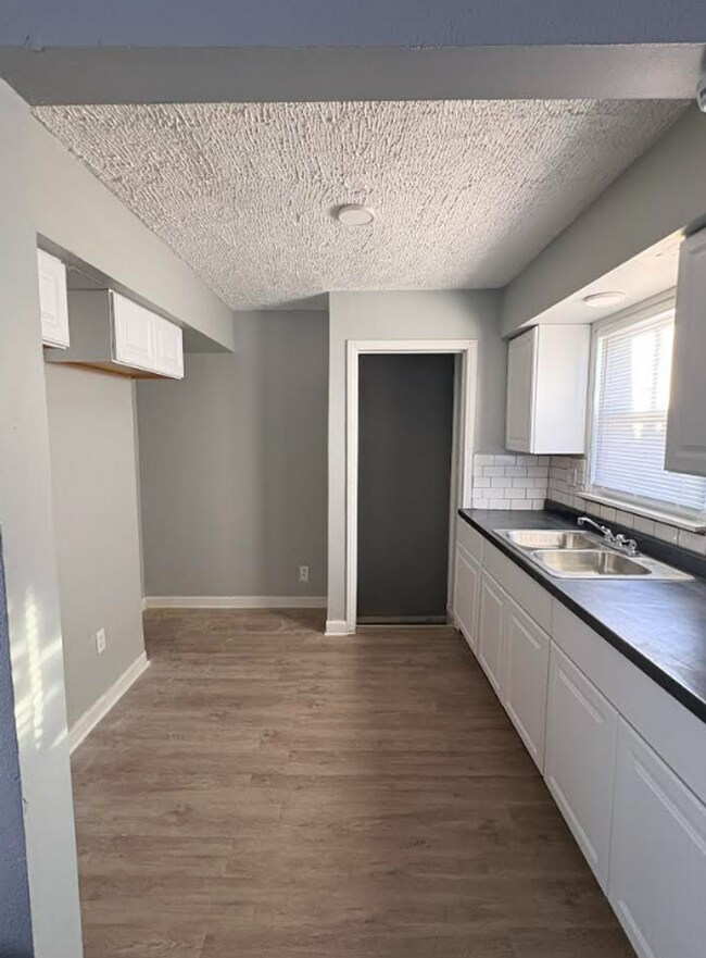 Foto del edificio - 18428 Stahelin Ave