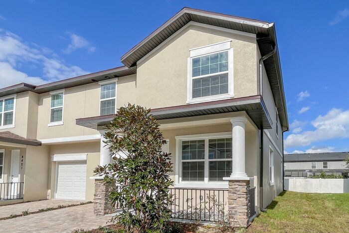 Foto principal - 4/2.5 Townhome in Gated Community