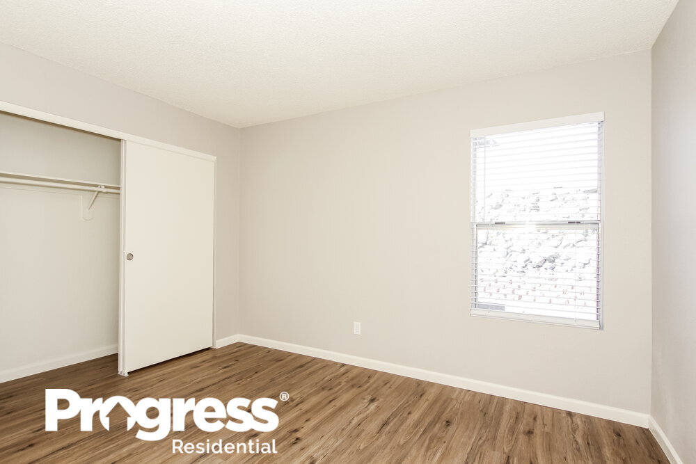 Primary Photo - 2690 W Saddle Ranch Pl