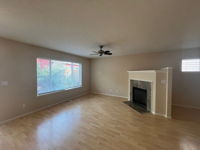 Building Photo - Freshly Painted!  Gorgeous Orenco Gardens ...