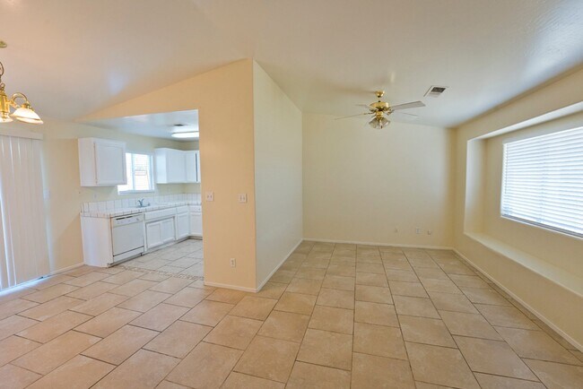 Building Photo - 3Bed/2bath SW Bakersfield