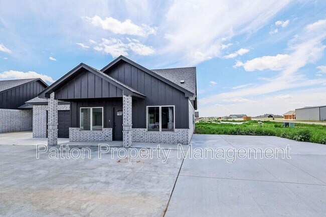 Building Photo - 8889 Redbud Rd