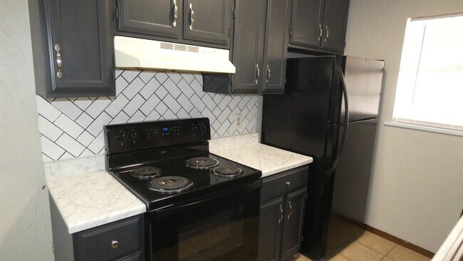 Foto del edificio - 6404 NW Birch Ave