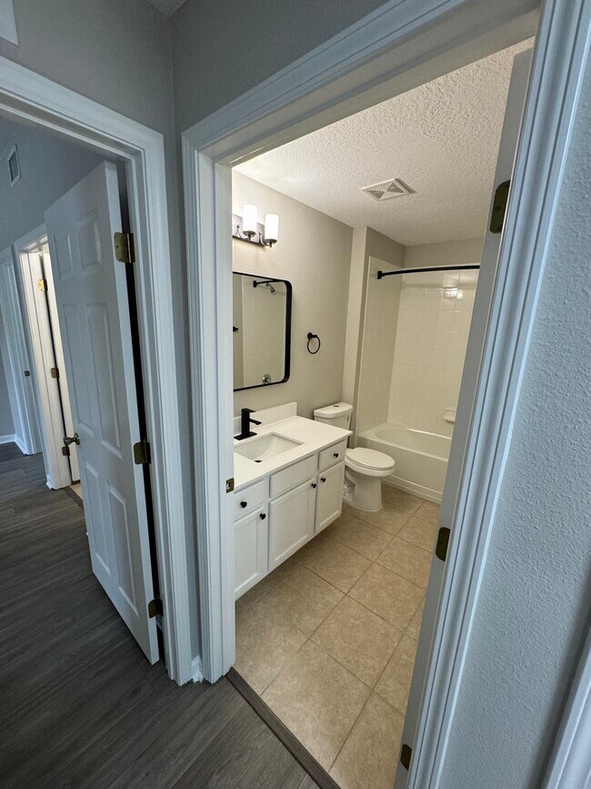 Building Photo - 575 Oakleaf Plantation Pky