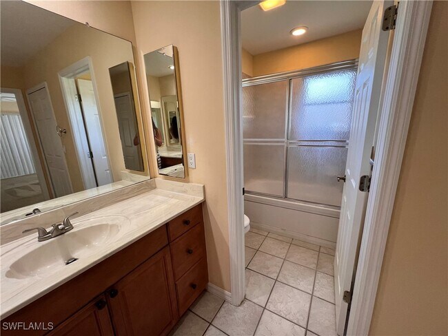 Foto del edificio - 234 SW 43rd St