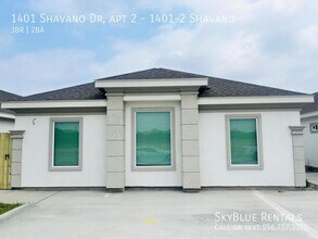 Building Photo - 1401 Shavano Dr