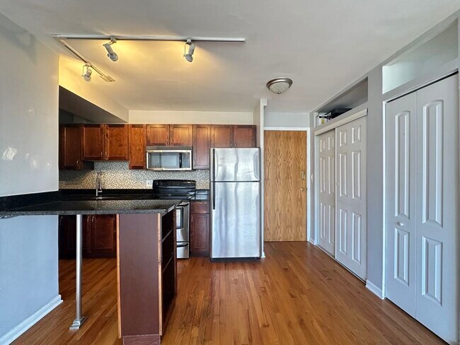 Foto del edificio - 4180 N Marine Dr