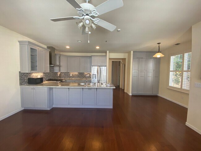 Building Photo - Open house Saturday 3/30 from 1-3 pm Luxur...