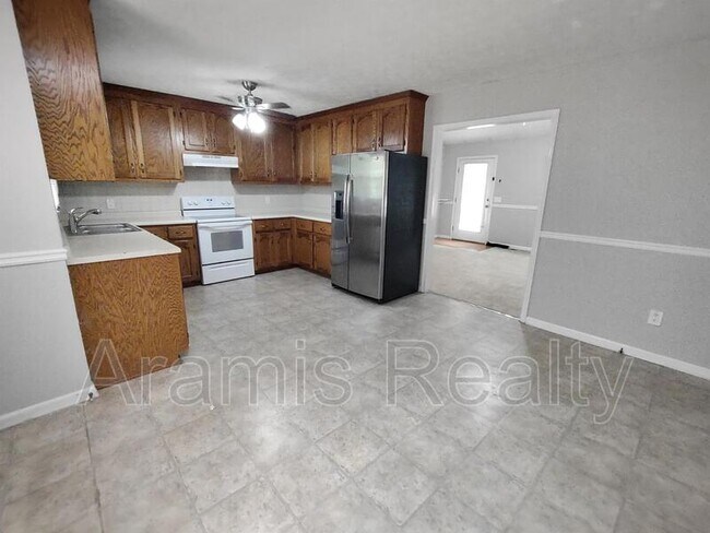 Building Photo - 844 Lodgeview Dr