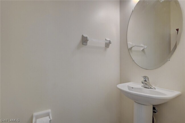 Building Photo - 856 Hampton Cir