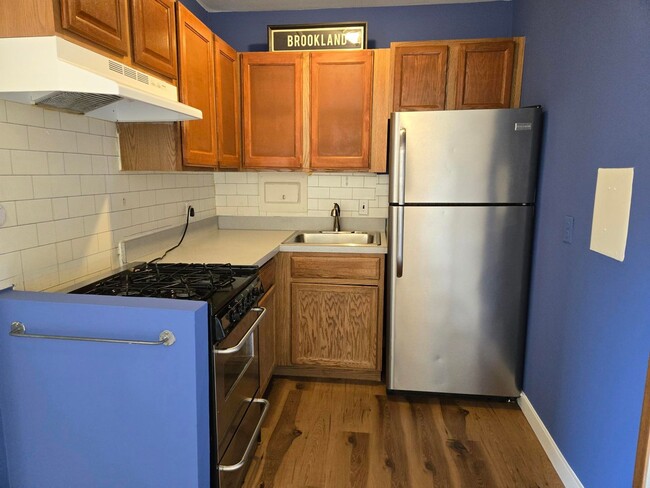 Building Photo - Cozy 1 Bed 1 Bath Condo With Parking In Br...