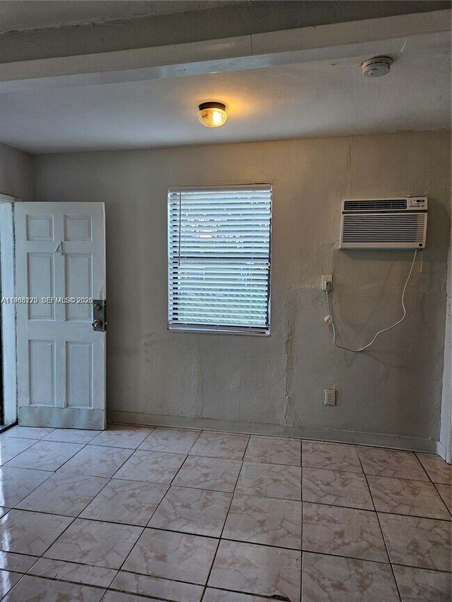 Foto del edificio - 1437 NE 110th Terrace