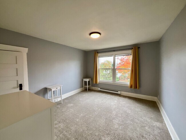 Foto del edificio - Newly Remodeled Upper Unit in Prime Seattl...