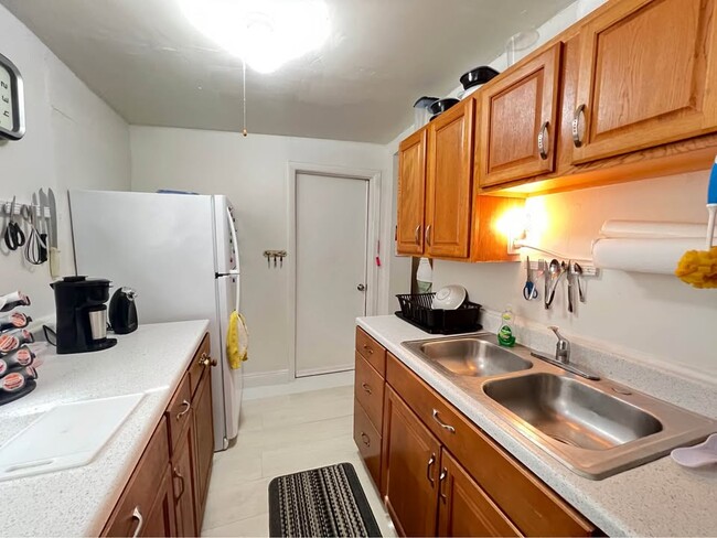 Building Photo - 1537 SW 44th Ave