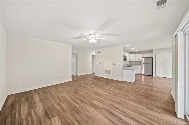 Building Photo - 1 Walden Ct