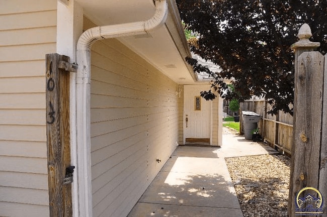 Back Duplex - 1015 Sylvan St