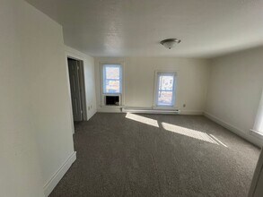 Building Photo - 617 Avon St