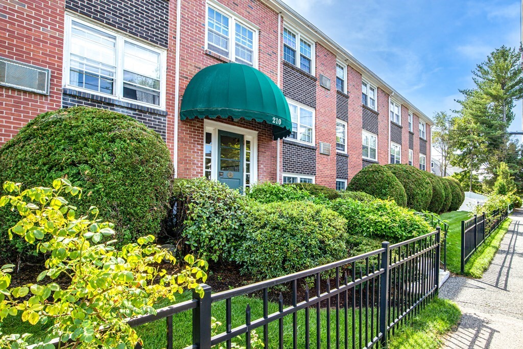 210 Hillside Ave Unit 32, Needham, MA 02494 - Condo for Rent in Needham