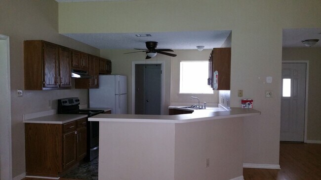 Building Photo - 115 Burnley Dr