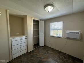 Building Photo - 333 Lantern Ln