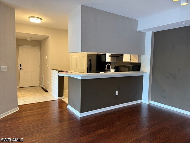 Building Photo - 6490 Aragon Way