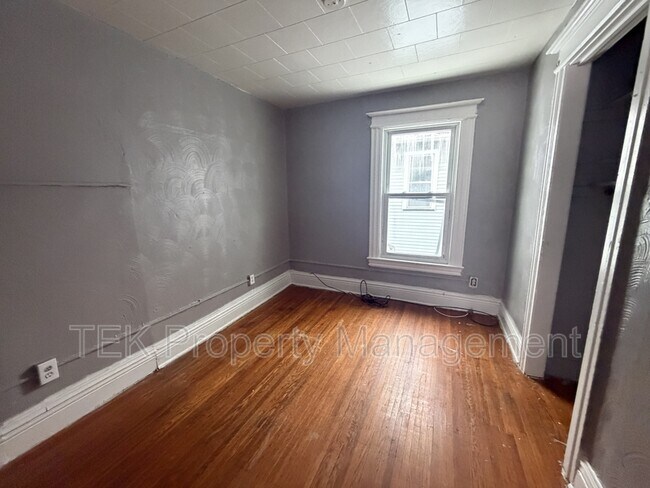 Foto del edificio - 195 Parsells Ave