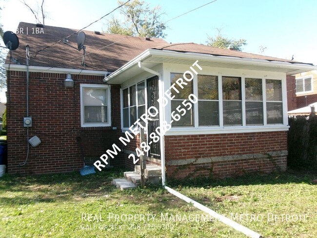 Foto del edificio - Great Brick Bungalow in Detroit