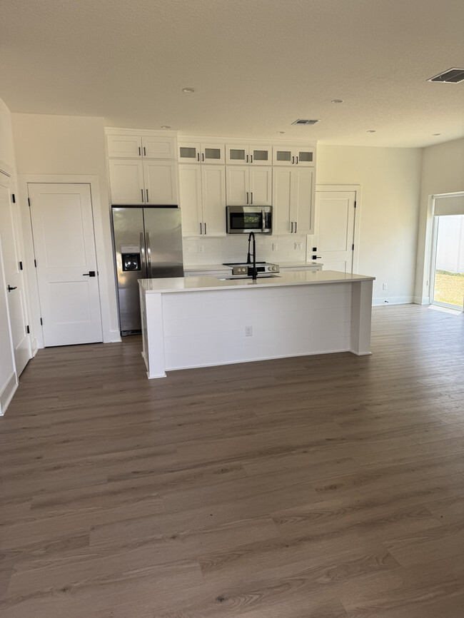 Building Photo - Brand new home