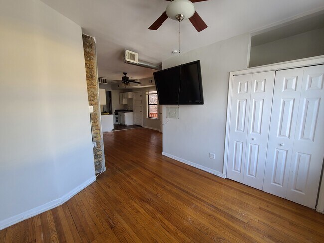 Foto del edificio - 1403 W Diversey Pkwy