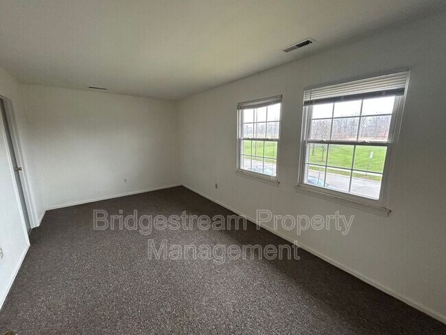 Foto del edificio - 660 Randler Ave