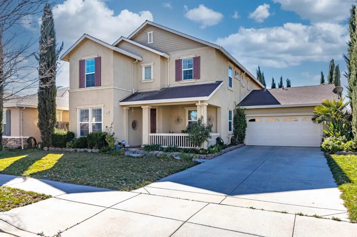 Primary Photo - 1128 Fountain Grass Dr