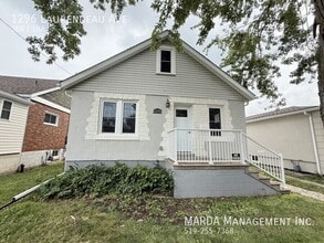 Building Photo - 1296 Laurendeau Ave