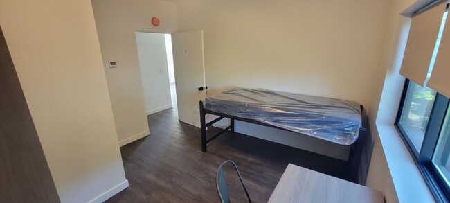 Foto del edificio - Single Bed Available Newly Renovated Build...