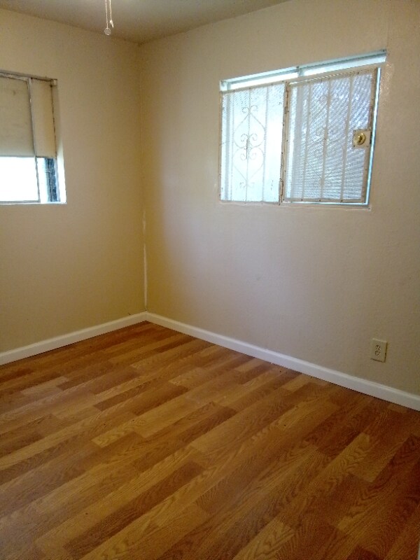 Building Photo - 226 Eross St