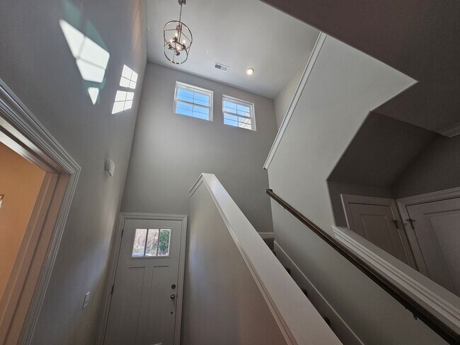 Building Photo - RECENT BUILD TOWNHOME - LUXURY IN THE CENT...