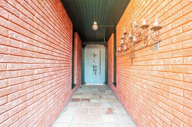 Building Photo - 1001 Bomar St