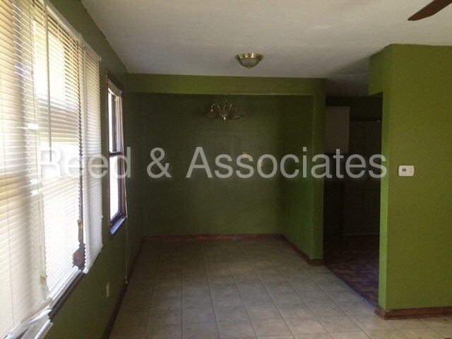 Building Photo - 1571 E Alcy Rd