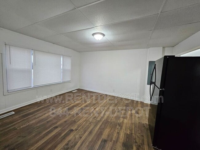 Foto del edificio - 109 E Eichel Ave