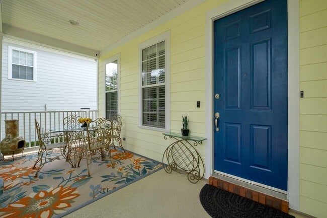 Building Photo - 2119 Fernleigh Dr