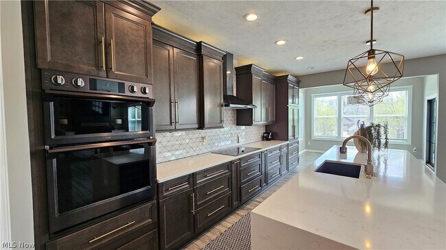 Foto del edificio - 9337 Ellis Way