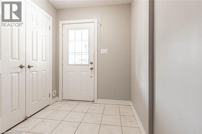 Building Photo - 420 Linden Dr
