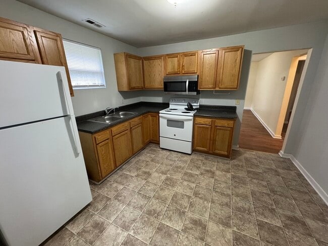 Building Photo - Description: Adorable one bedroom on secon...