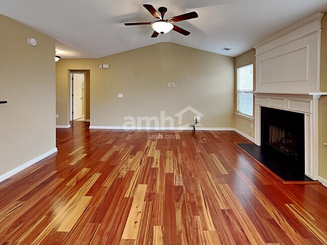 Foto del edificio - 69 Brockmore Drive