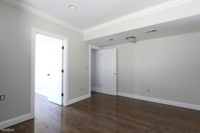 Foto del edificio - 3 br, 2 bath  - 66 Glen St