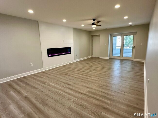 Building Photo - 267 Melba St