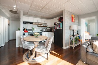 Building Photo - 340 Main St