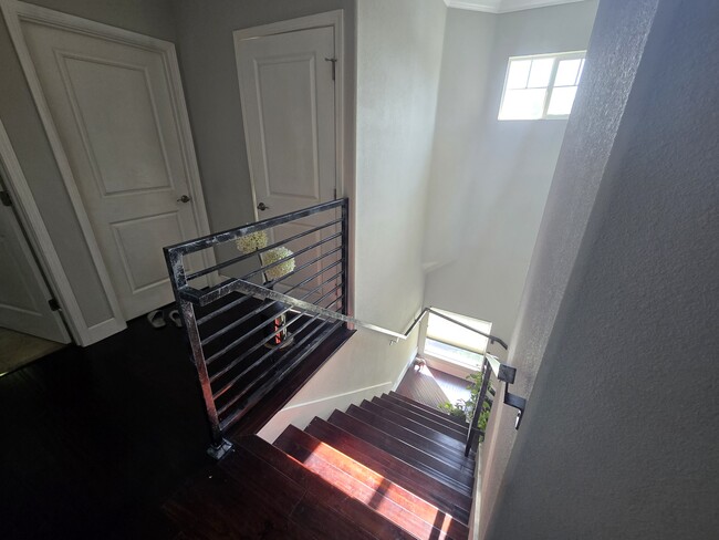 Foto del edificio - 3697 Sunshine Pl