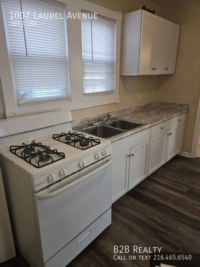 Foto del edificio - 1007 Laurel Ave